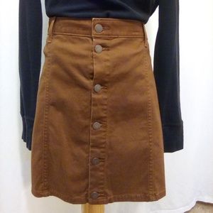 Front button skirt.